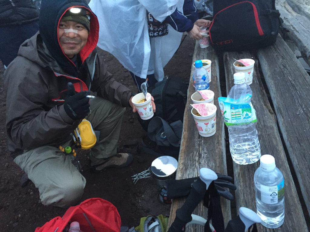 富士山山頂にて