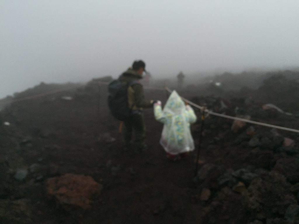 霧雨の中下山