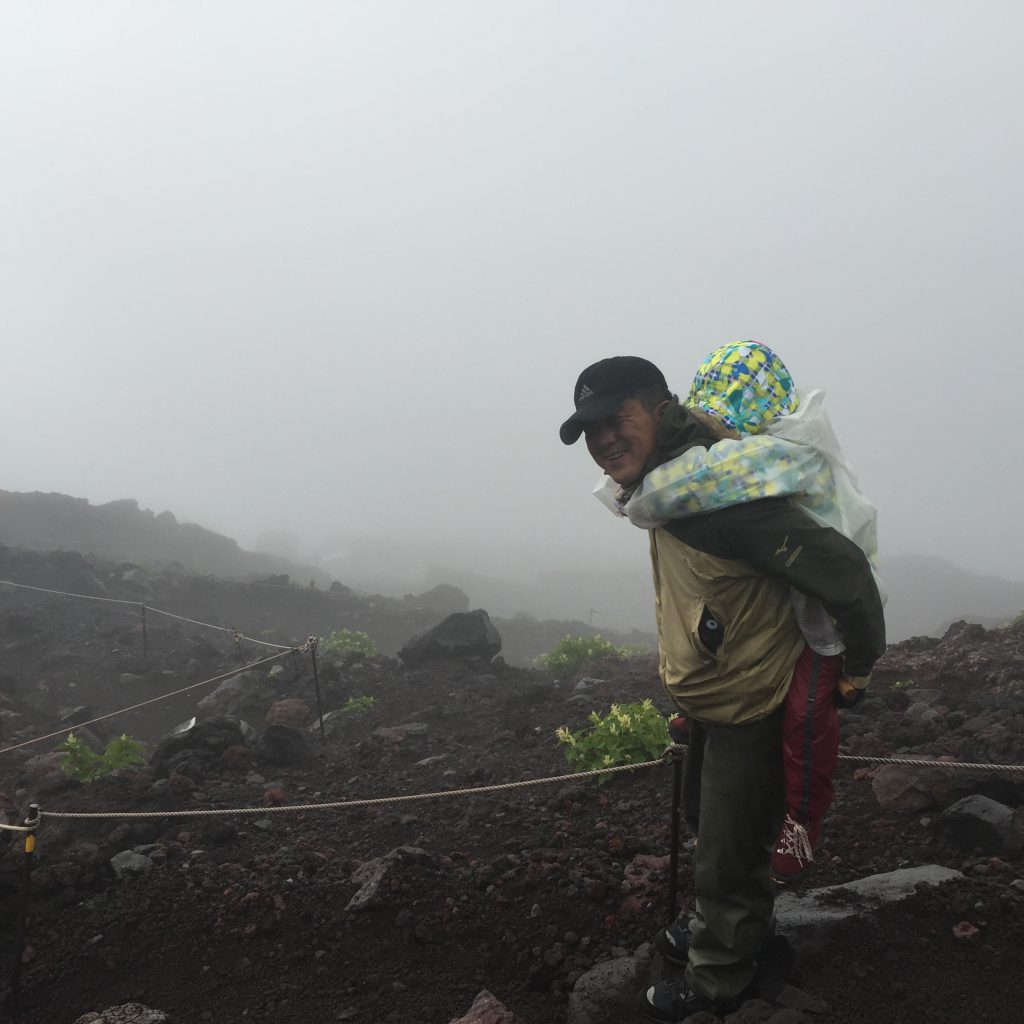 霧雨の中下山