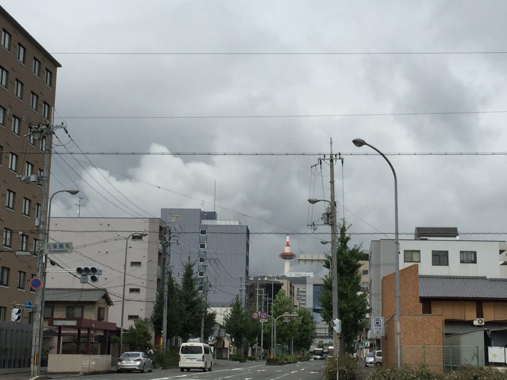 八条側からの京都タワー